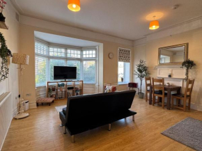 Large 2 bed flat, 10 mins walk to the beach